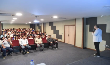 Onikişubat Belediyesi, öğrencileri Türkiye dereceleri ile bilinen Zekeriya Abanoz’la buluşturdu