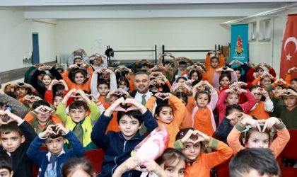 Başkan Toptaş’tan minik yüreklere destek
