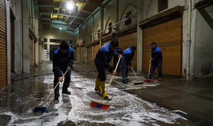 Büyükşehir’den Kapalı Çarşı ve Çevresinde Kapsamlı Temizlik