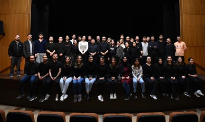 Büyükşehir’in Tiyatro Okulu ‘Sahne Maraş’ Perde Diyor