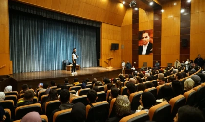Gri Koç Anlattı, Gençler Büyük Bir İlgiyle Dinledi