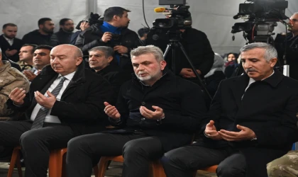 Deprem Şehitleri, Asrın Felaketinin Yıl Dönümünde Dualarla Yâd Ediliyor