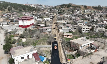Büyükşehir Türkoğlu’nda Yolları Yeniliyor