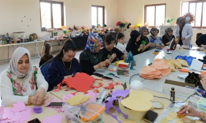 Kadınlar Büyükşehir’in Kursunda Hem Sosyalleşiyor Hem Üretiyor