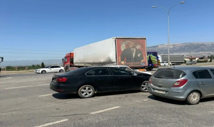 Kahramanmaraş’ta Otomobil Tıra Çarptı: Biri Bebek, 2 Yaralı