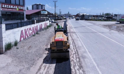 Elbistan’da Altyapısı Tamamlanan Mahallelerde Asfalt Başladı