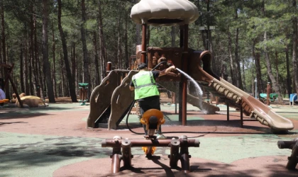 Dulkadiroğlu’nda Bayram Öncesi Yeşil Alanlara Bakım