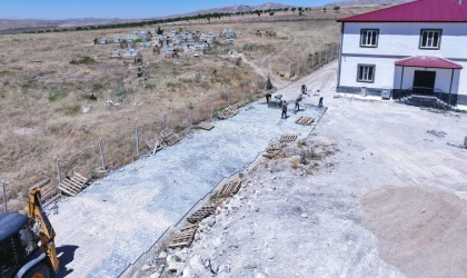Büyükşehir’den Elbistan Yapılı ve Keçemağara’da Çevre Düzeni ve Yol Çalışması