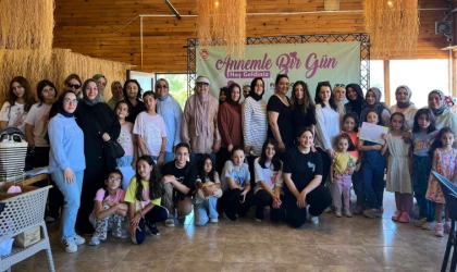 Anne ve Kızlar Doğada Buluştu; Eğlence ve Sevgi Dolu Bir Gün