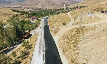 Büyükşehir, Afşin Kırsalında Ulaşım Ağını Güçlendirmeye Devam Ediyor