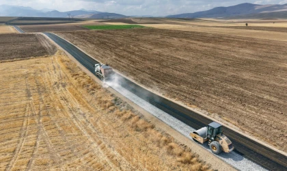 Büyükşehir Afşin’de 9 Mahalleye Ulaşım Sağlayan Grup Yolunu Yeniledi