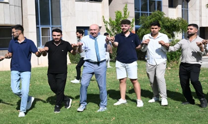 Rektör Yasım, “Üniversitene Hoş Geldin” Etkinliklerinde Öğrencilerle Bir Araya Geldi