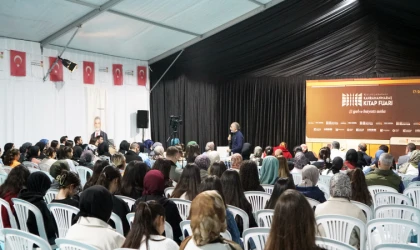 Tarık Tufan, Kitap Fuarı’nda Okurlarla Buluştu