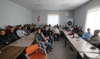 Bilinçli Gençlik İçin Örnek Buluşma; Pusula Maraş’tan Farkındalık Semineri