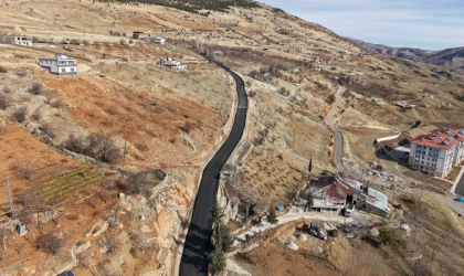 Büyükşehir, Çağlayancerit İstiklal Mahallesi’nde Asfalt Çalışmasını Tamamladı