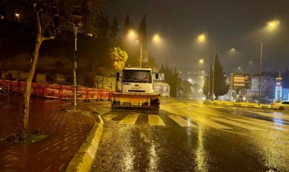 Büyükşehir Kar Alarmında; Ekipler Gece Boyunca Sahada