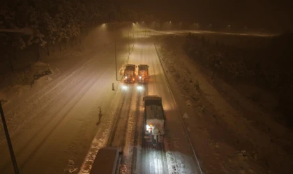 Büyükşehir’den Gece Boyunca Kar Mesaisi