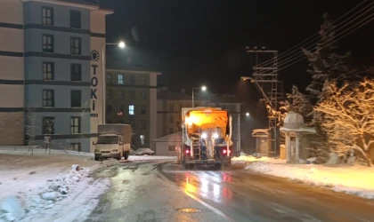 Büyükşehir’den Karla Mücadelede Gece Mesaisi