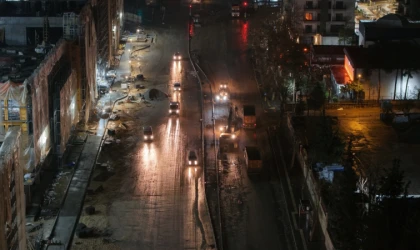 Azerbaycan Bulvarı’nda Yol Konforunun Artırılması İçin Büyükşehir Gece Gündüz Sahada