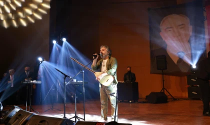 Kurtuluş Coşkusu Ali Kınık Konseriyle Taçlandı