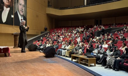 Büyükşehir’den Kadınlar Günü’nde Anlamlı Söyleşi; Kadının Aile ve Toplumdaki Önemi Konuşuldu