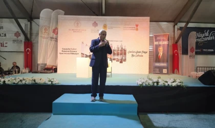 Nurullah Genç, Ramazan Akşamını Şiirleriyle Süsledi