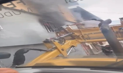 Onikişubat Belediyesi personelinden ev yangınına örnek müdahale