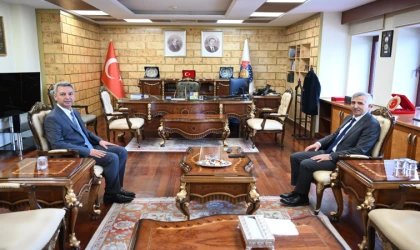 Vali Ünlüer’den Rektör Okumuş’a Hayırlı Olsun Ziyareti