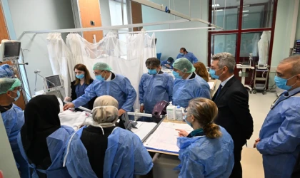 Milletvekillerinden Yaralı Öğrencilere Ziyaret