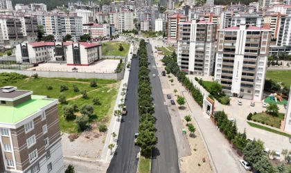 Büyükşehir, Ahır Dağı Caddesi’nde Asfalt Mesaisini Sürdürüyor