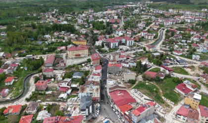 Büyükşehir, Göksun’da Atatürk ve Yunus Emre Caddelerinde Asfalt Serimine Başladı