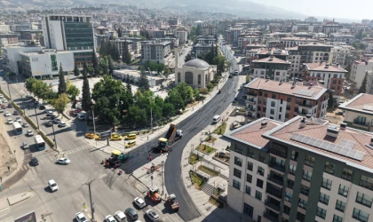 Büyükşehir, Zübeyde Hanım’da İkinci Etaba Başladı; Son Kat Asfalt Seriliyor