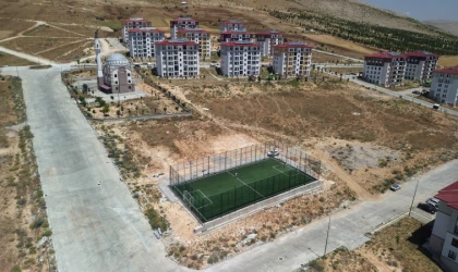 Büyükşehir’den Afşin’e 3 Yeni Halı Saha, Çocuklara Yeni Oyun Alanı