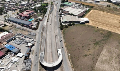 Sanayi Kavşağı’nda Sıcak Asfalt Serimi Gerçekleştiriliyor