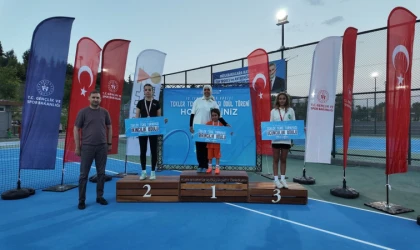 15 Temmuz Spor Vadisi’nde Ödüllü Tenis Turnuvasında Şampiyonlar Belli Oldu