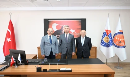 İnsan ve Toplum Bilimleri Fakültesinde Dekanlık Devir Teslimi Gerçekleşti