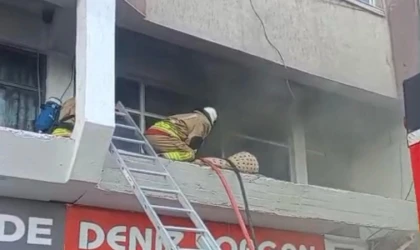 Kahramanmaraş'ta tarihi kalenin karşısındaki yorgancı dükkanında yangın çıktı