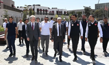 Vali Ünlüer ve Başkan Görgel, Trabzon Caddesi ile Demirciler Çarşısı’nda İncelemelerde Bulundu