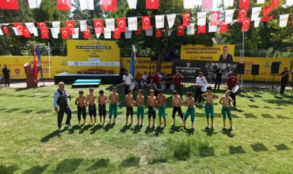26 Yıllık Hasret Sona Erdi; Geleneksel Ağustos Fuarı Güreşleri Başladı