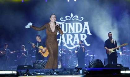 Ağustos Fuarı’nda Funda Arar Söyledi, 100 Bin Dinleyici Eşlik Etti