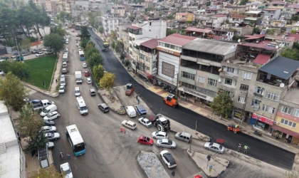 Büyükşehir Bayazıtlı Bulvarı’nda Asfalt Mesaisini Sürdürüyor